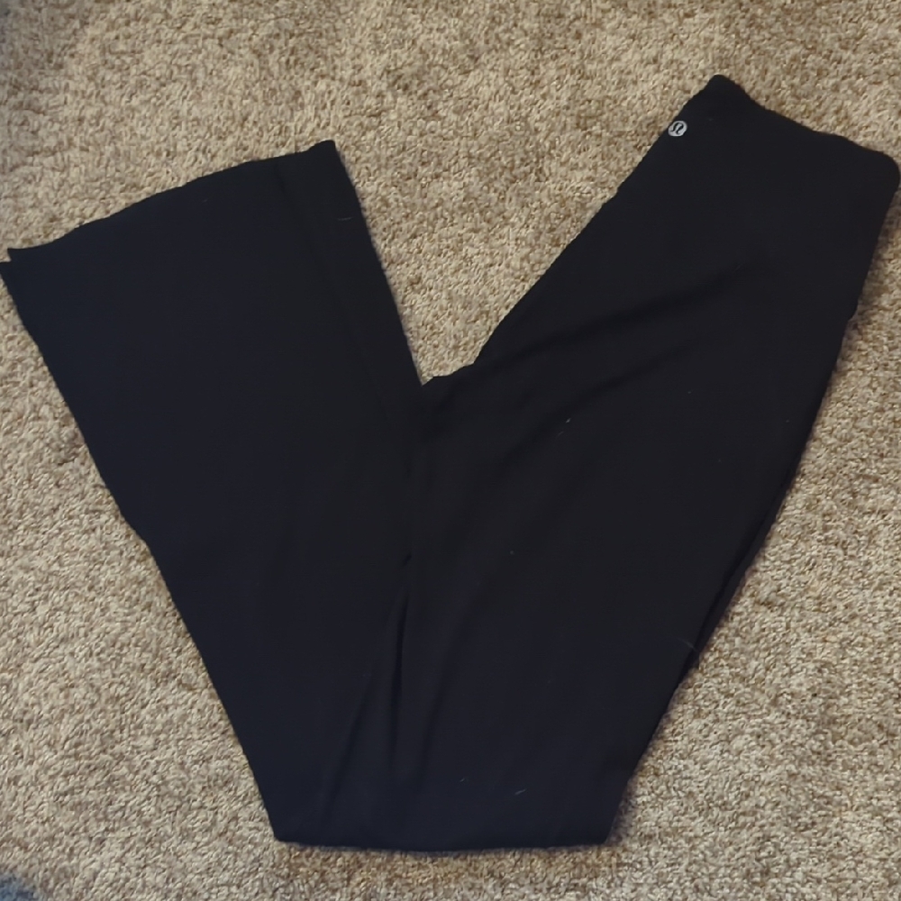 Lululemon Nulu Groove Flare